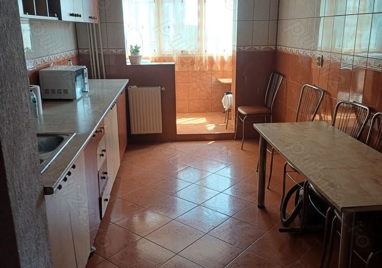 Vând apartament 4 camere - Poză 4