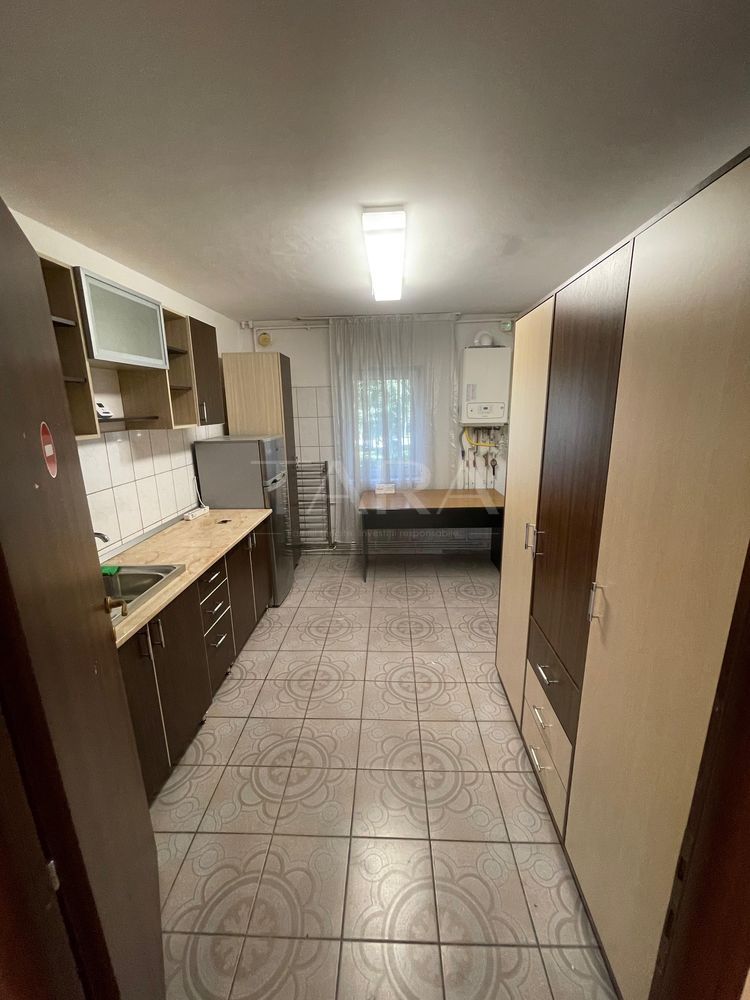 Apartament versatil– ideal pentru locuință sau spațiu comercial. - Poză 2