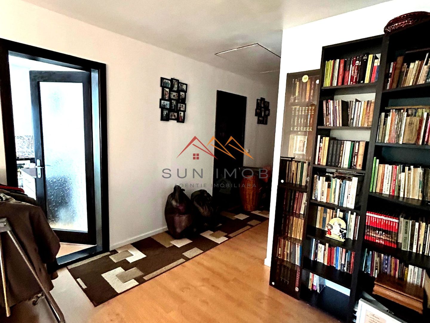 CASĂ NOUĂ | 4 CAMERE | SISTEM FOTOVOLTAIC | URLETA, ZONĂ VERDE - Poză 7