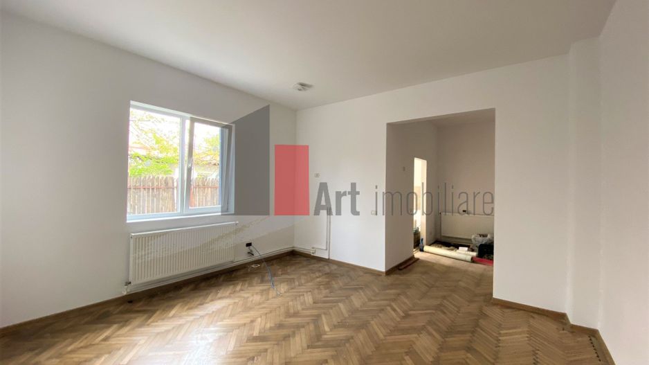 Garsoniera spatioasa in vila cu loc parcare | Zona Mosilor - Poză 2