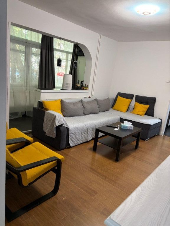 Apartament Luminos 3 camere, zona Bld. Alexandru Obregia, Straduintei. - Poză 1