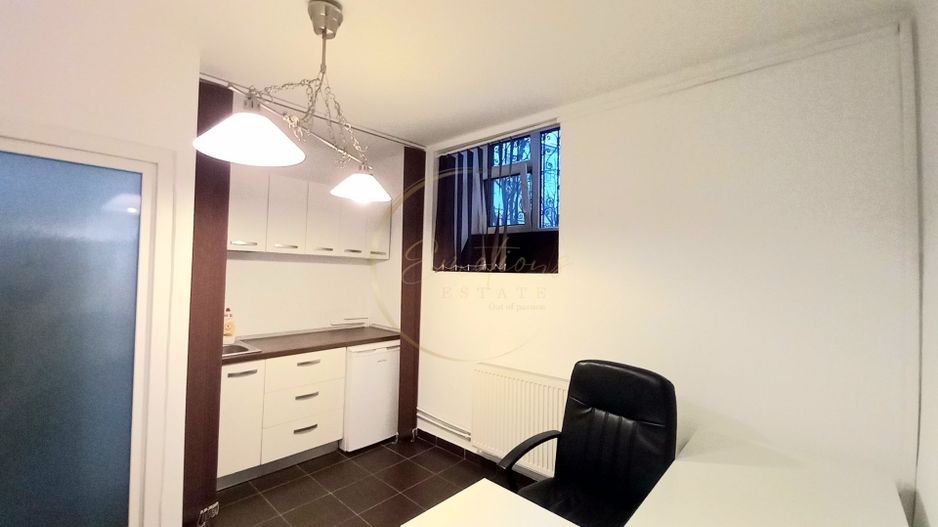 OCAZIE | Spațiu de birou încăpător sau locuintă proprie în Centrul vechi - Poză 1