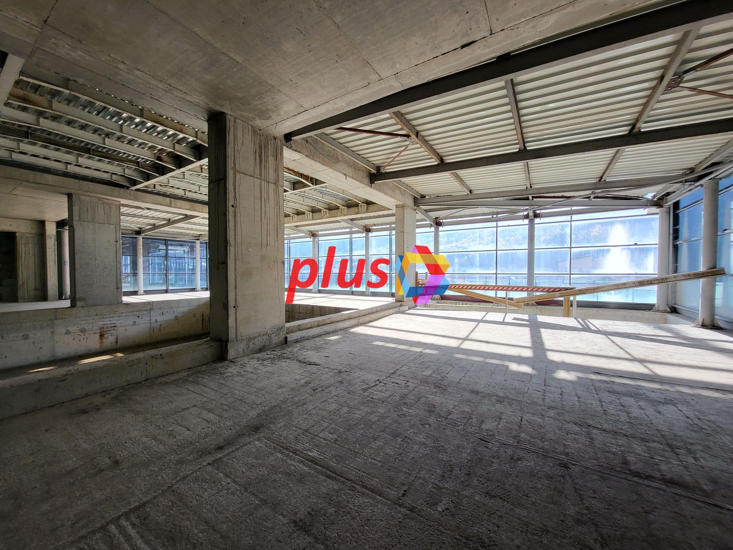 Clădire mixta -3600 mp - Poză 26