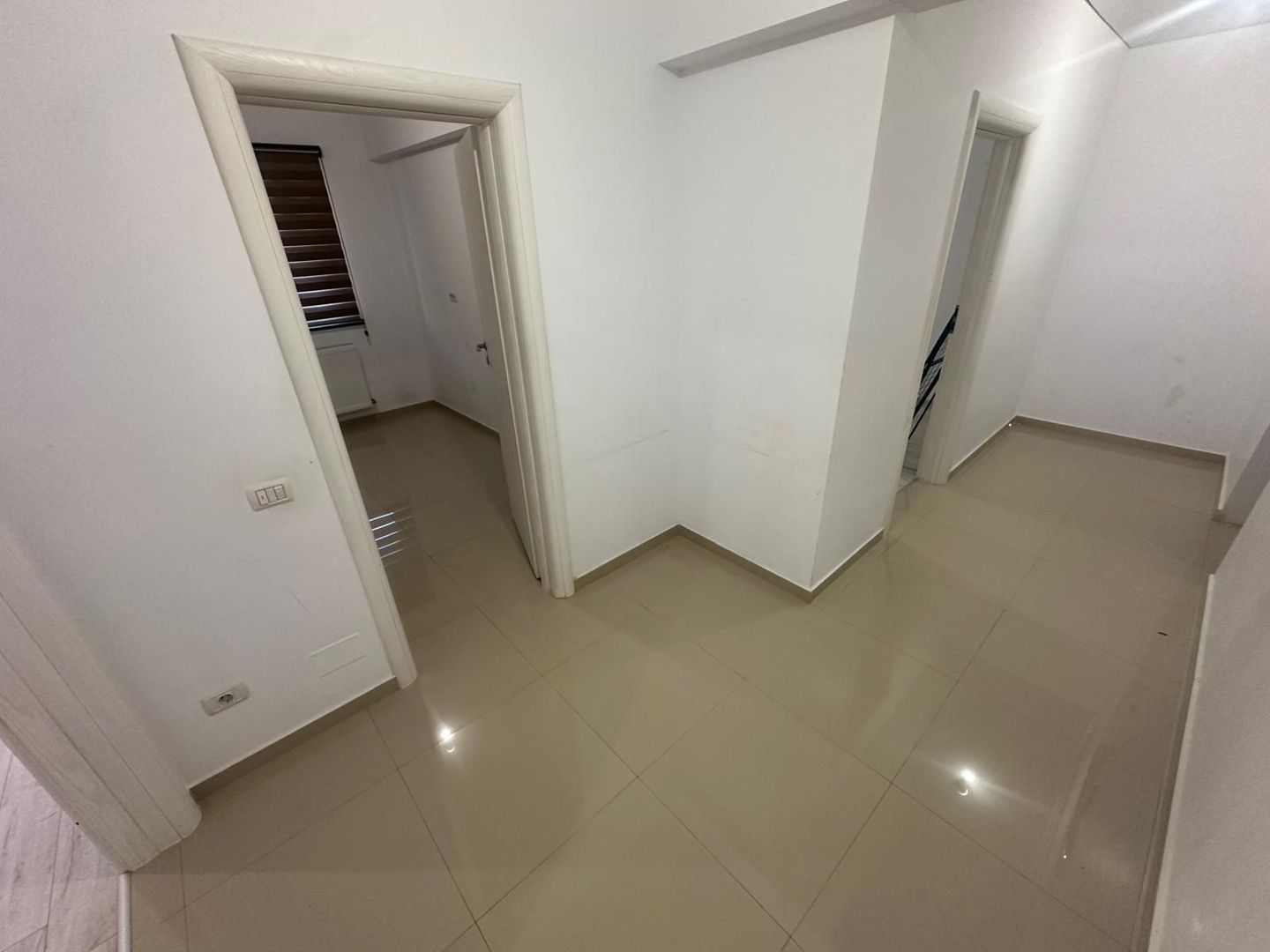 AP. 2 CAMERE - PARCARE INCLUSA, BUCATARIE INCHISA, CENTRALA PROPRIE - Poză 5
