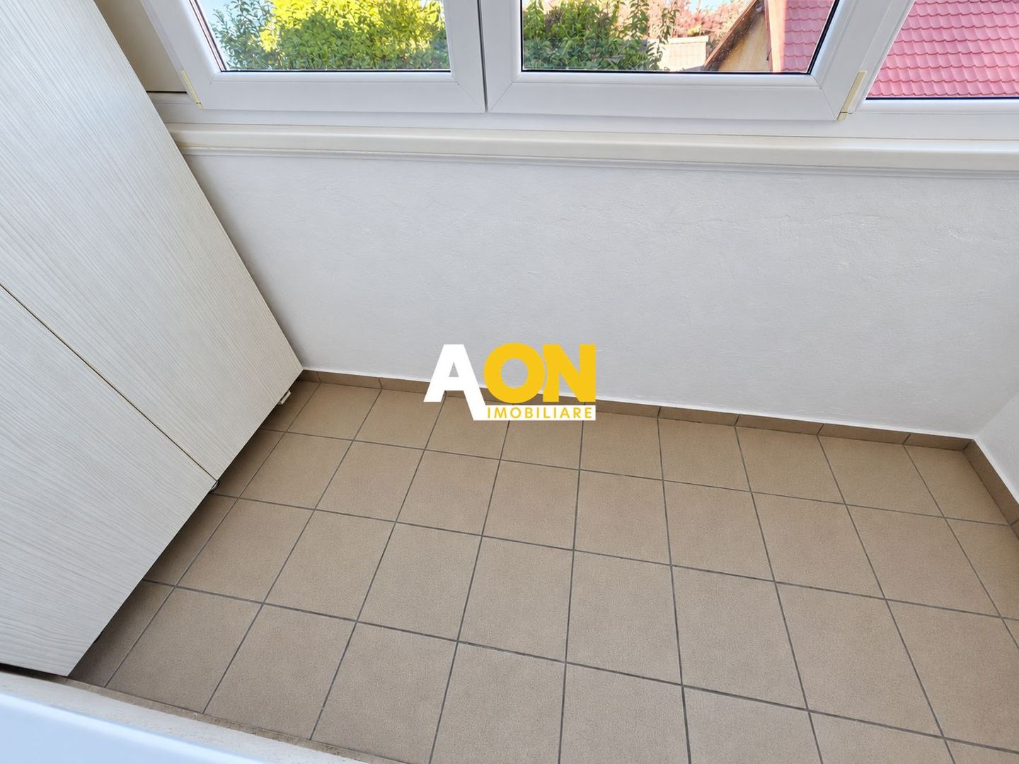 Apartament 2 camere, 2 balcoane, etaj 1, mobilat, zona Kaufland Cetate - Poză 2