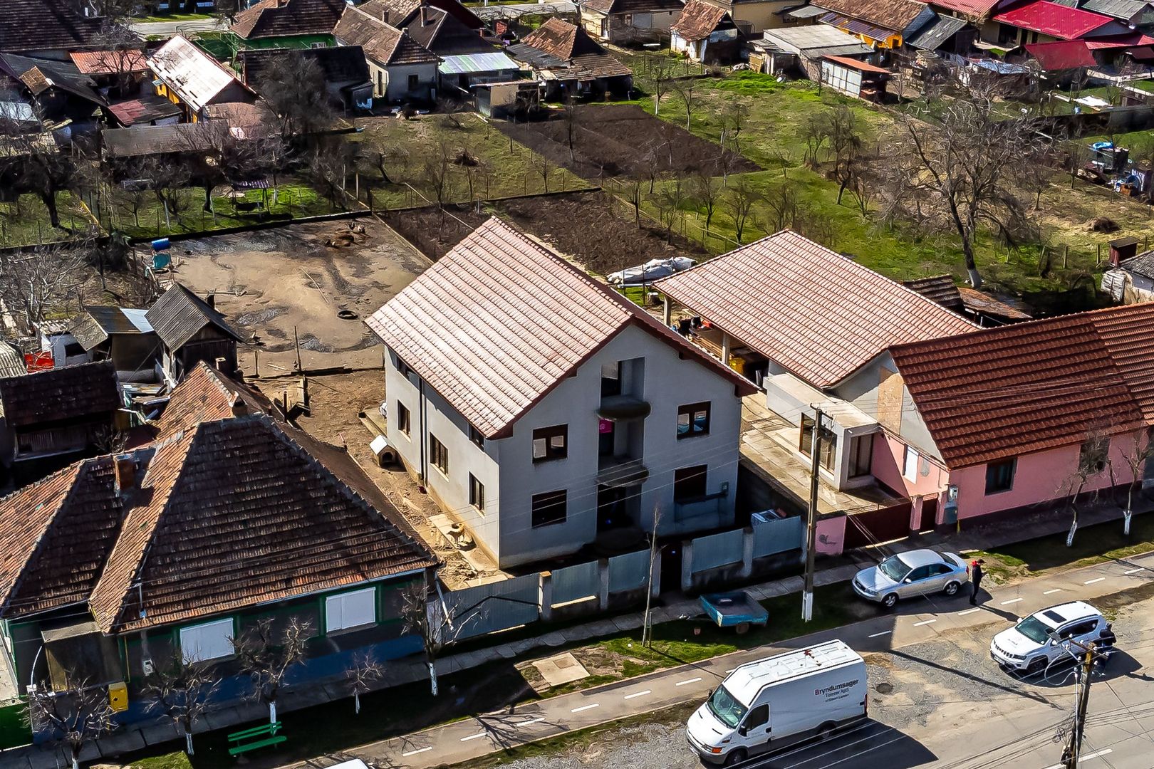 Casă nouă 6 camere semifinalizată în Sântana - Poză 1