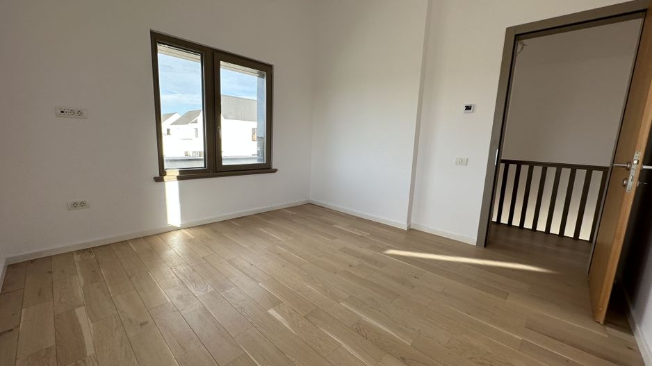 Casa cu 5 camere - Dumbravita - Poză 16