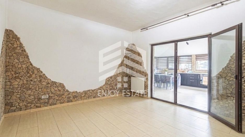 Apartament 4 camere si Curte Proprie | Parcare Inclusă - Poză 2