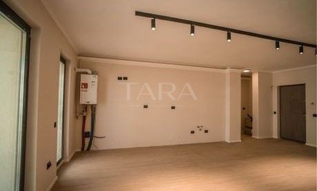 3 camere de vanzare, zona Eroilor, Floresti - Poză 1