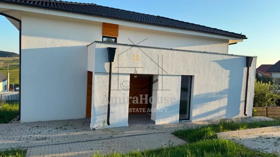 Casa individuala, teren 750 mp, Chinteni cu panorama spre lac - Poză 4