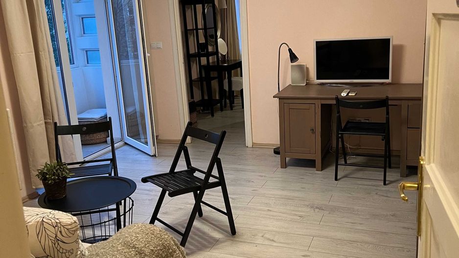 Apartament superb 2 camere, de închiriat, Piața Romană, balcon, vedere spre parc - Poză 3