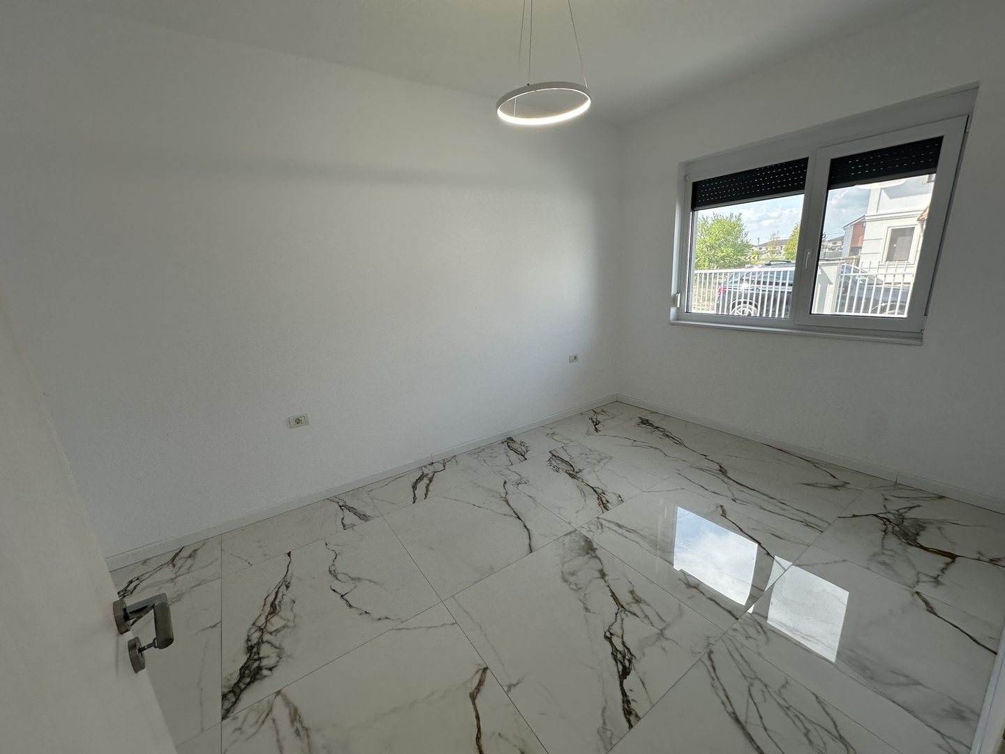 Duplex despărtit  prin garaj zona Ikea - Poză 10