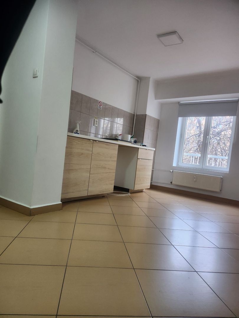 Închiriez apartament 2 camere nemobilat, Piața Muncii, pretabil birou - Poză 6