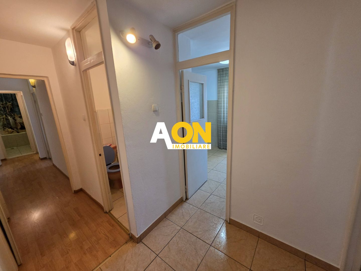 Apartament 3 camere, 68 mp utili, Cetate, zona Piata Cetate - Poză 3