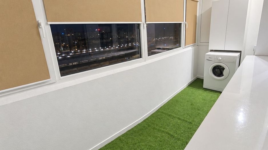 Apartament renovat complet, luminos, cu balcon închis și A/C,Pajura - Poză 1