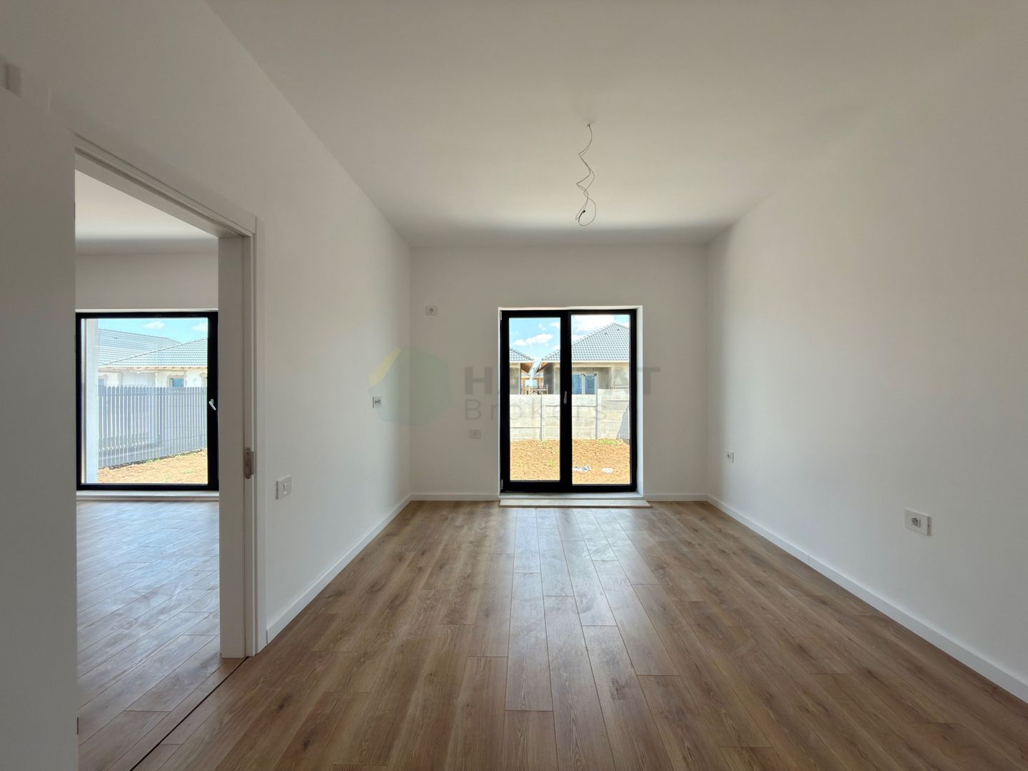Casa 4 camere pe parter-Tunari | Teren 400 mp - Poză 4