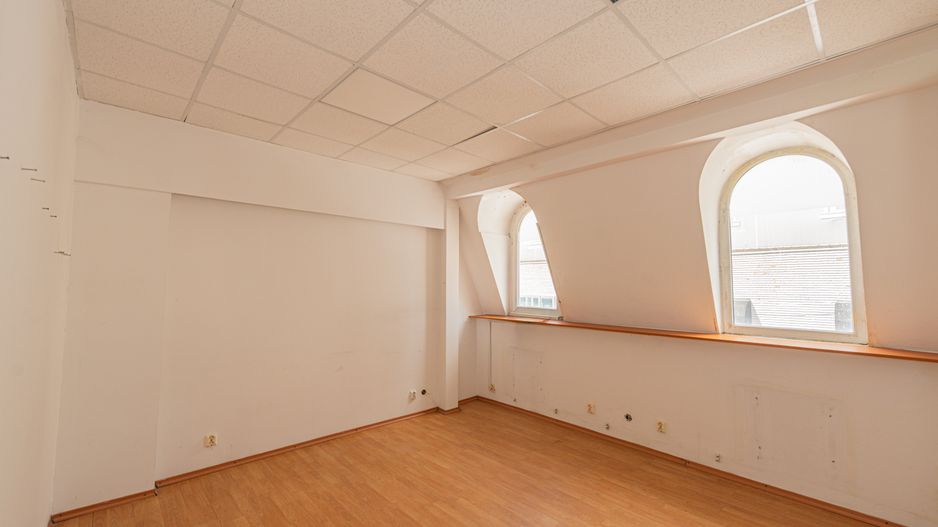 Spatiu comercial de inchiriat, 9 camere, 3 bai, Universitate, 120mp - Poză 8