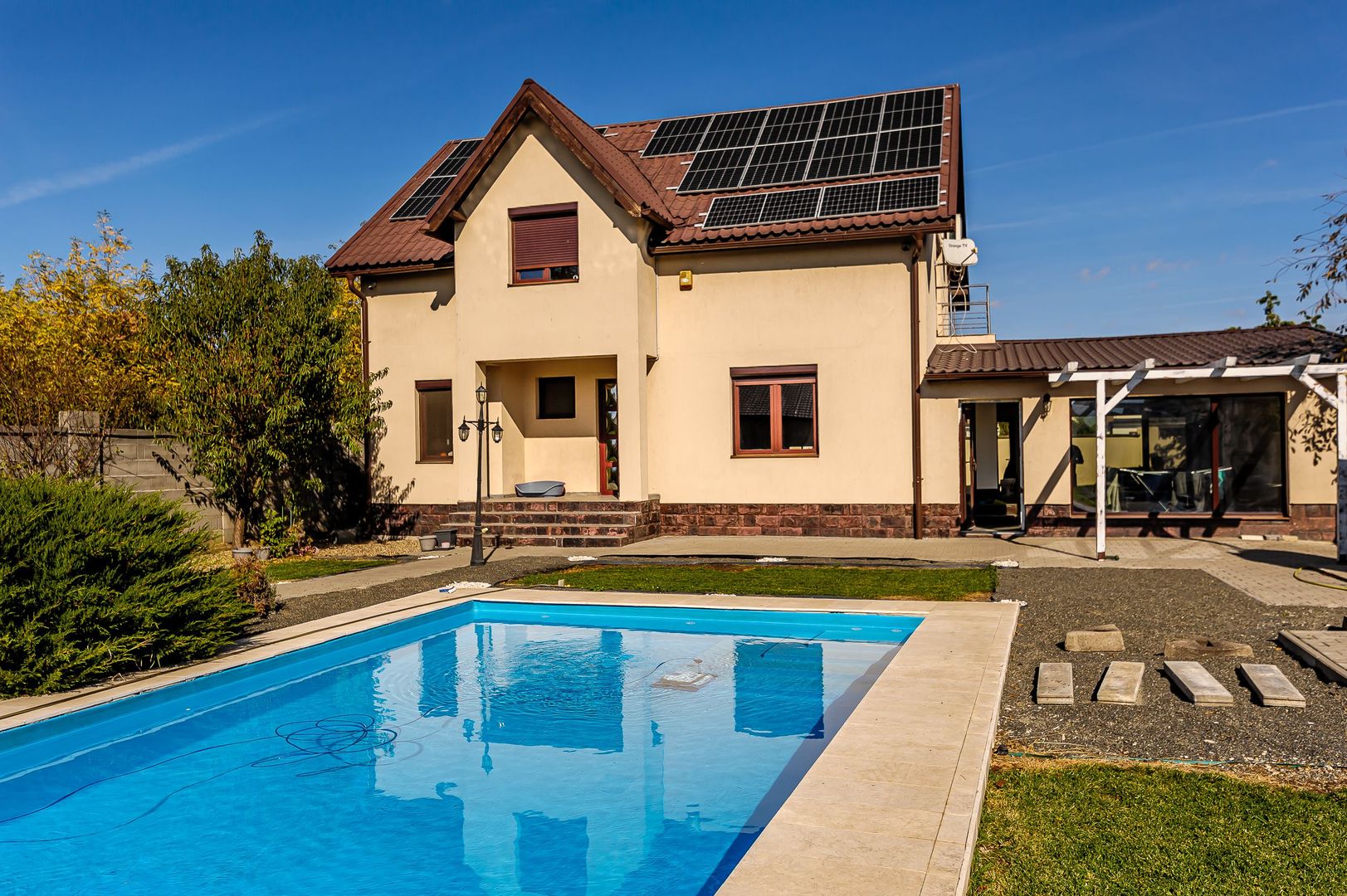 Vilă nouă independentă energetic și 1117 mp teren - Poză 2