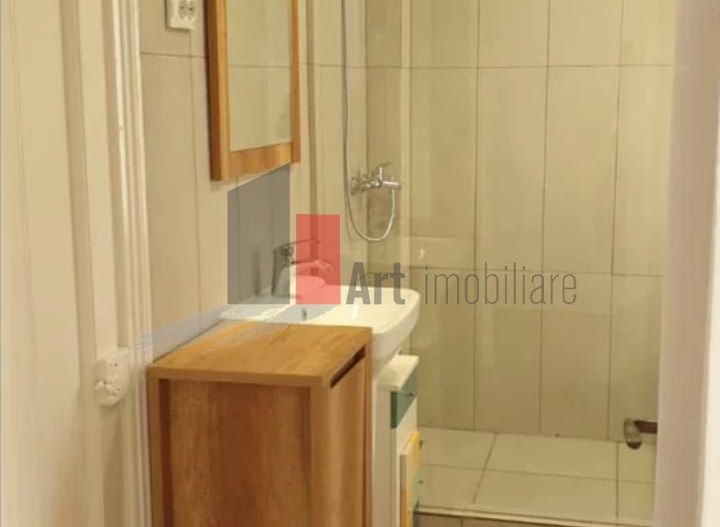 Vând apartament 3 camere în vilă, lângă Piața Victoriei - Poză 5