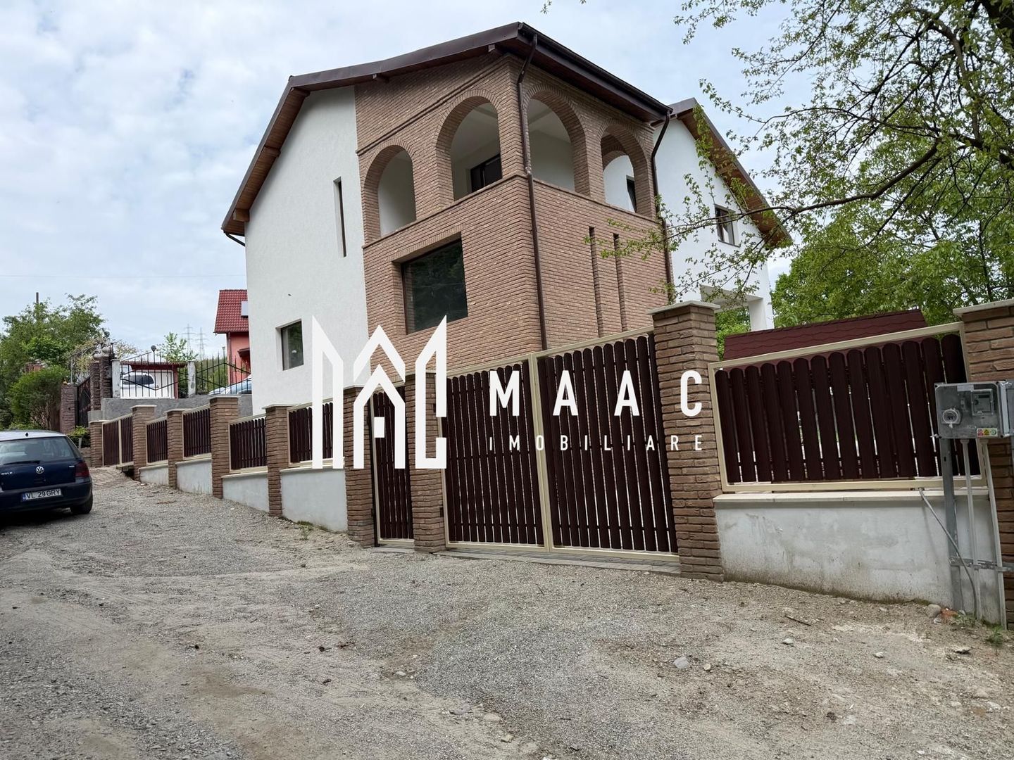 Casă 8 camere | Bujoreni, Vâlcea | 360 mp, teren 1000 mp - Poză 2