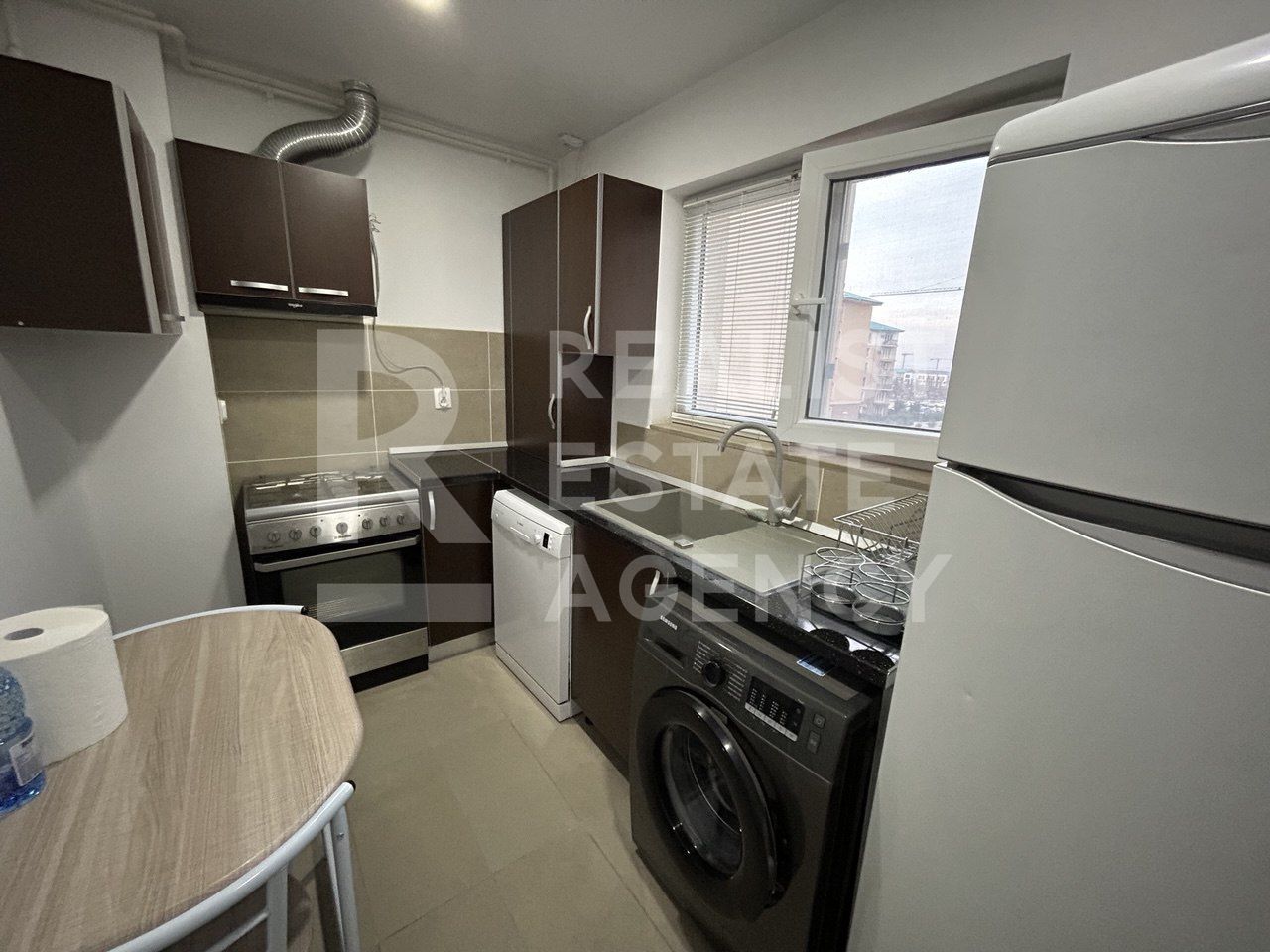 Apartament cu 2 camere, Cosmopolis, mobilat și utilat, loc de parcare - Poză 6