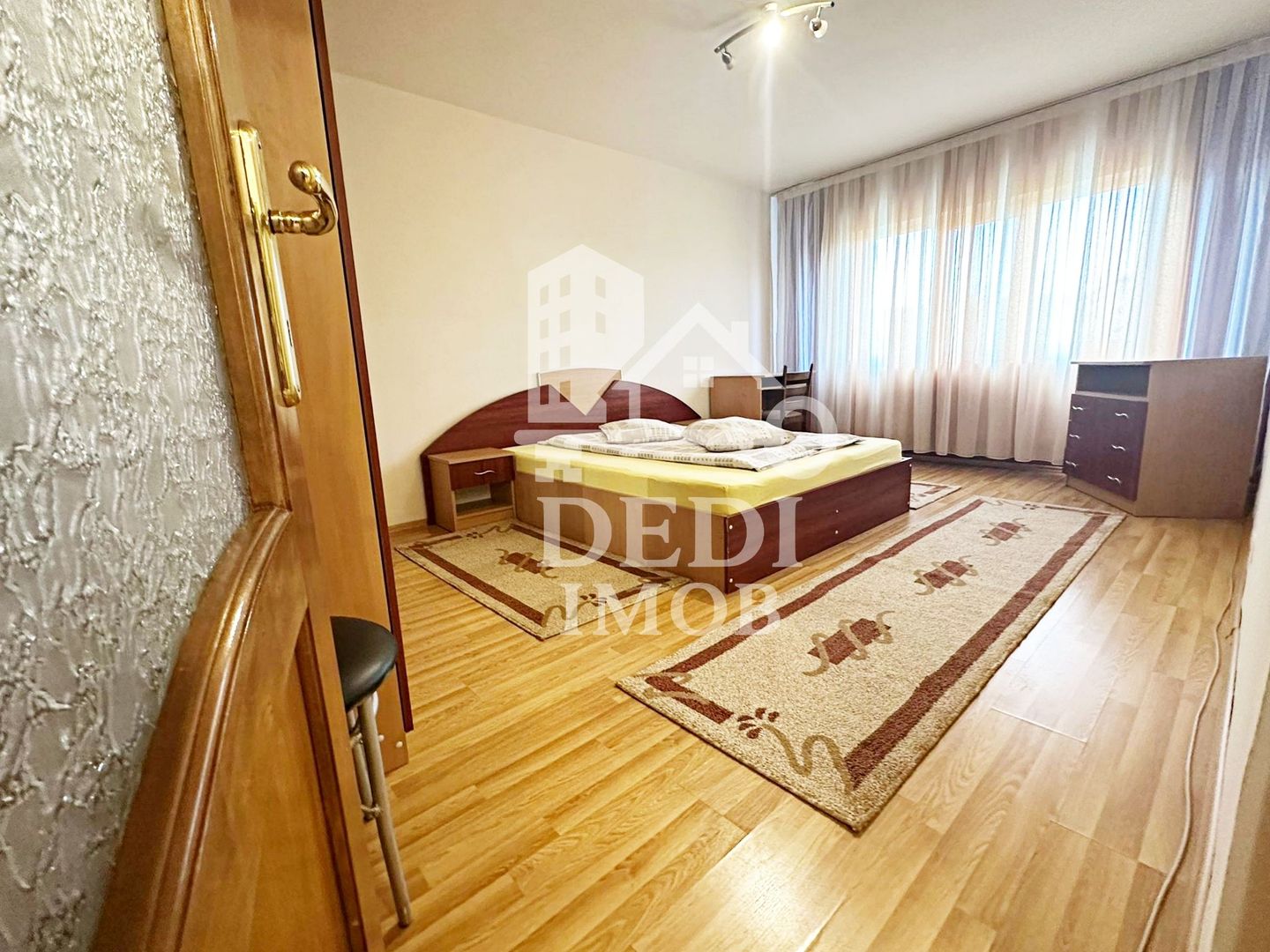 Apartament cu 3 camere de inchiriat Decebal, Oradea - Poză 2