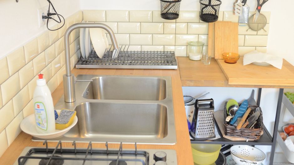 Casa renovata la tara complet mobilata si utilata - Poză 5