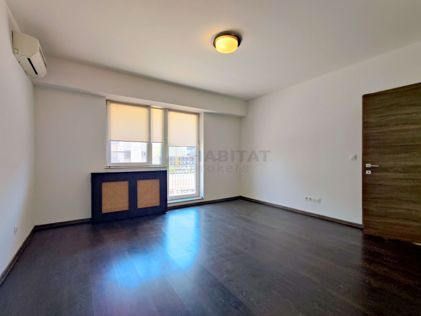 Decomandat, doua bai, loc de parcare in subteran, disponibil imediat - Poză 2