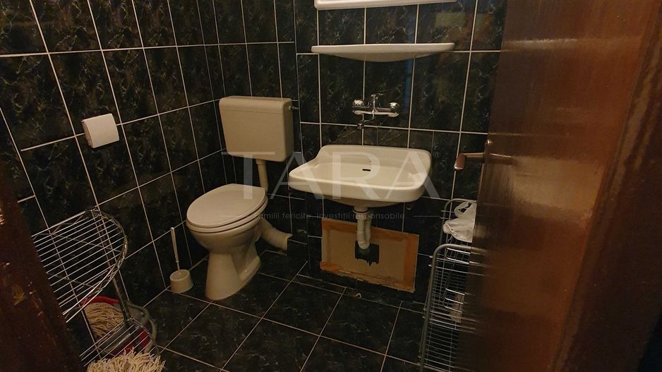 Apartament cu 4 camere decomandate, centru de cartier. - Poză 10