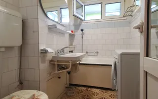 Apartament luminos cu vedere spre biserică, într-un cartier verde și liniștit. - Poză 14