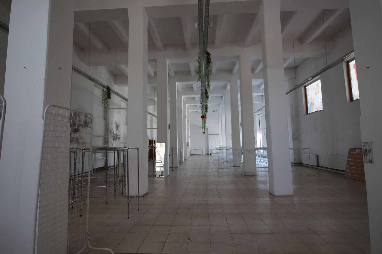 Spatiu comercial tip hala - zona semicentrala - Poză 1