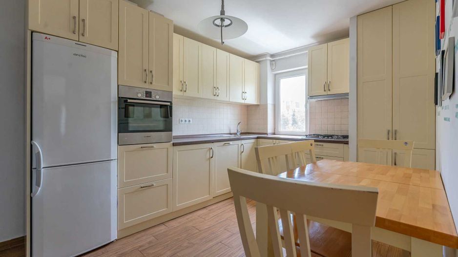 Apartament mobilat si utilat cu loc de parcare - Poză 1