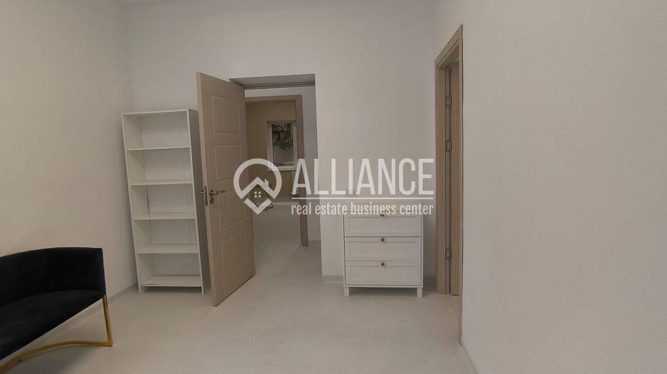 CAPITOL - Bdul Mamaia parter de vila stradal! - Poză 4