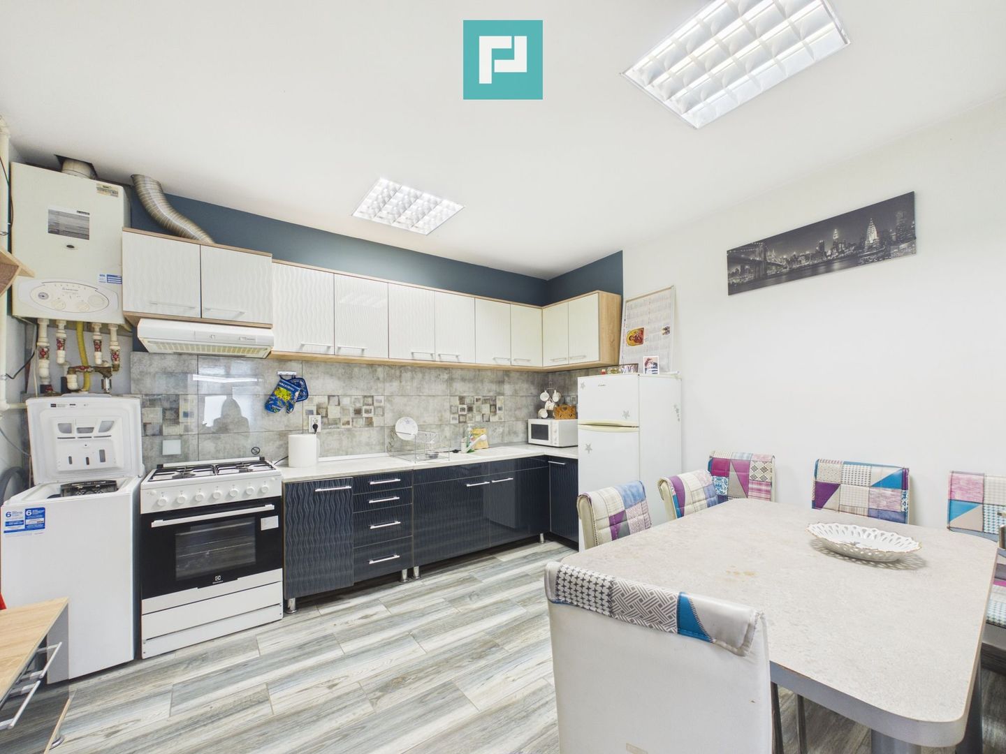 Apartament cu o camera, zona Parneava - Poză 1
