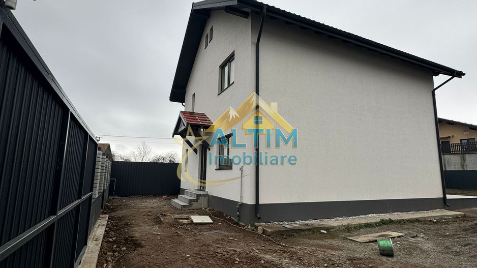 De vânzare - Casă cu 4 camere în cartier Izvor - Poză 3