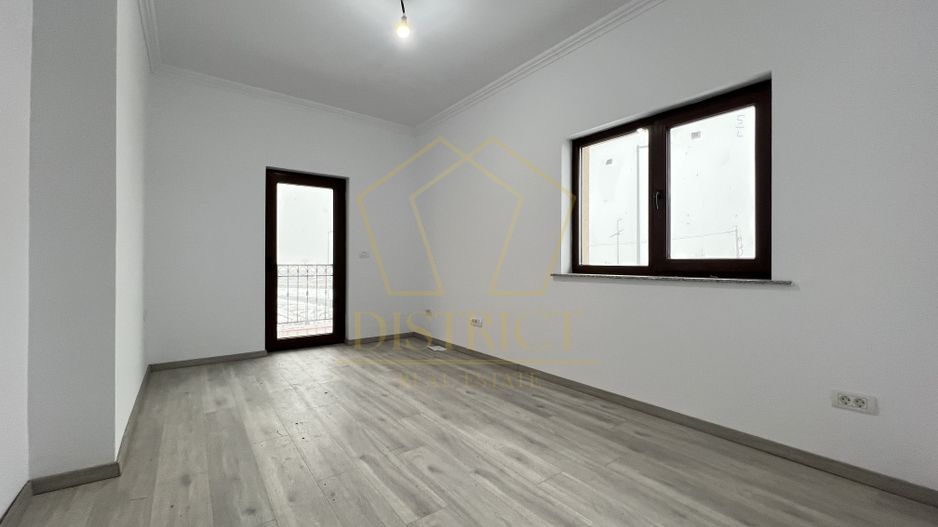 Duplex cu 5 camere, bucatarie inchisa, la cheie | Giarmata - Poză 1