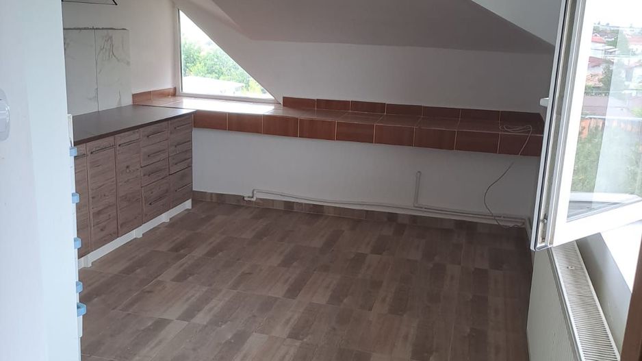 Etaj de inchiriat/ camere+ bai/bucatarie/spalatorie - Poză 12