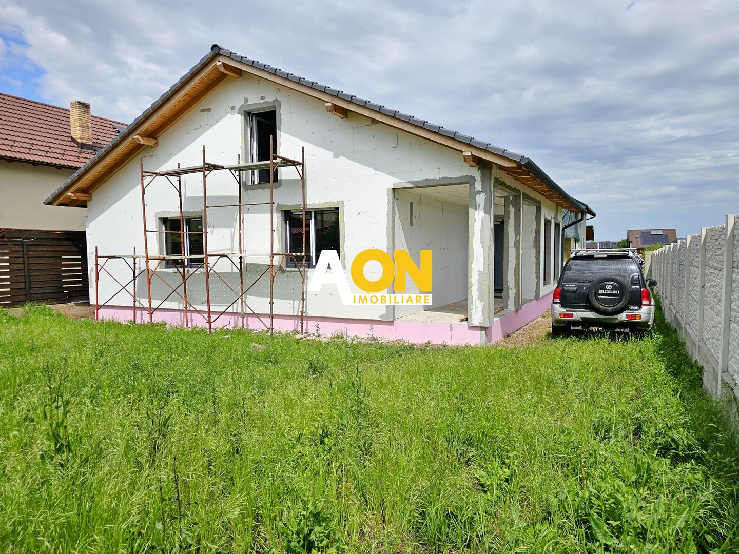 Casa la rosu, 3 camere, terasa, garaj, toate utilitatile, Micesti - Poză 1