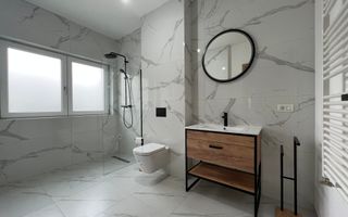 Casa zona Lunei, 5 camere + 3 bai, centrala proprie, rezidential sau birouri ! - Poză 8