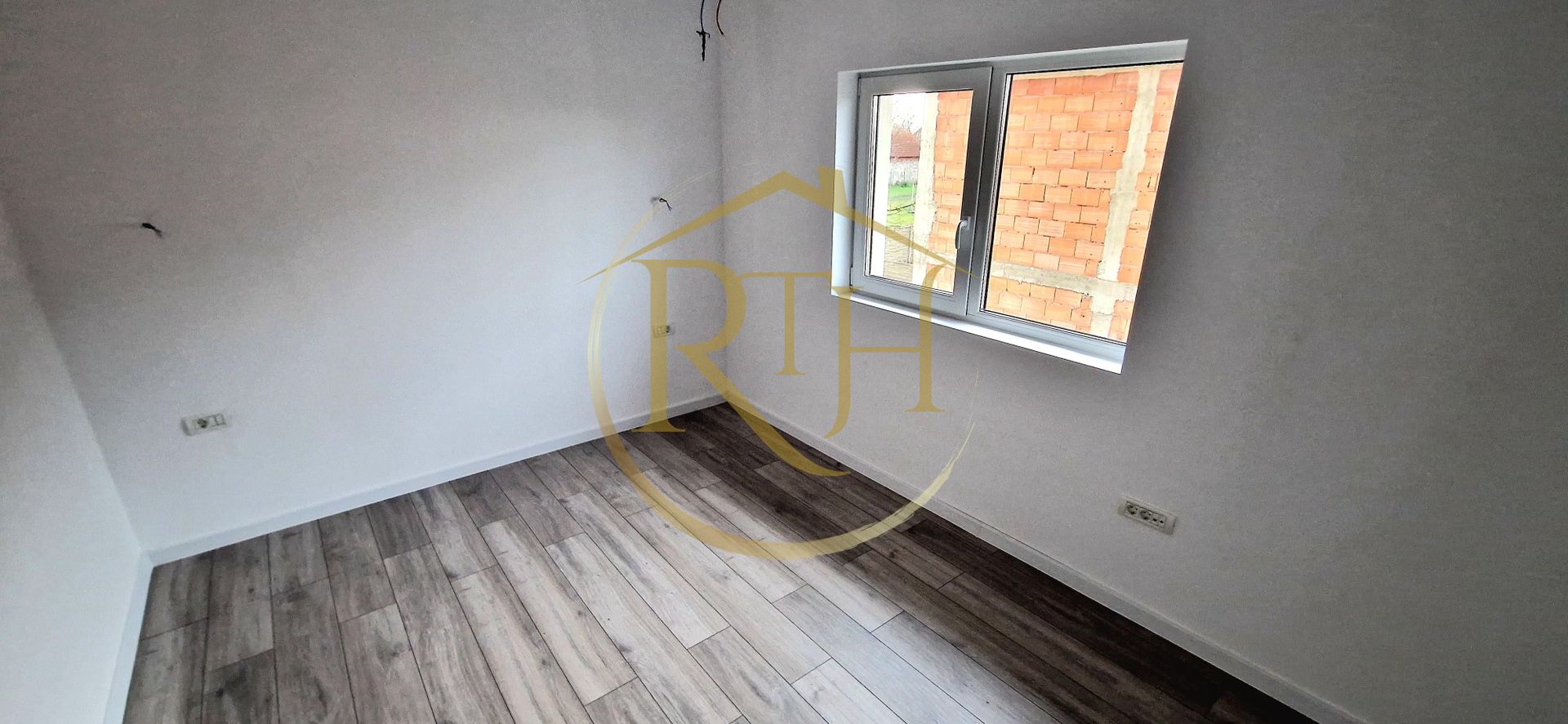Duplex de vanzare cu 4 camere,2 bai,250 mp teren-Mosnita Veche zona Centrala. - Poză 10