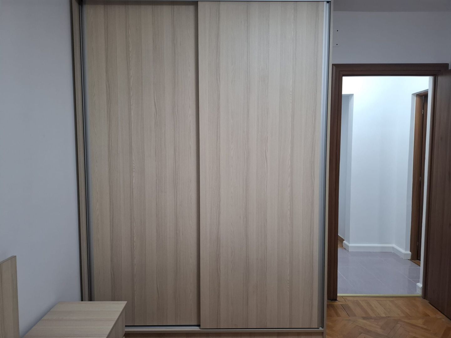 URGENT!, renovat complet, vedere spate, mobilat/utilat modern, liber - Poză 9