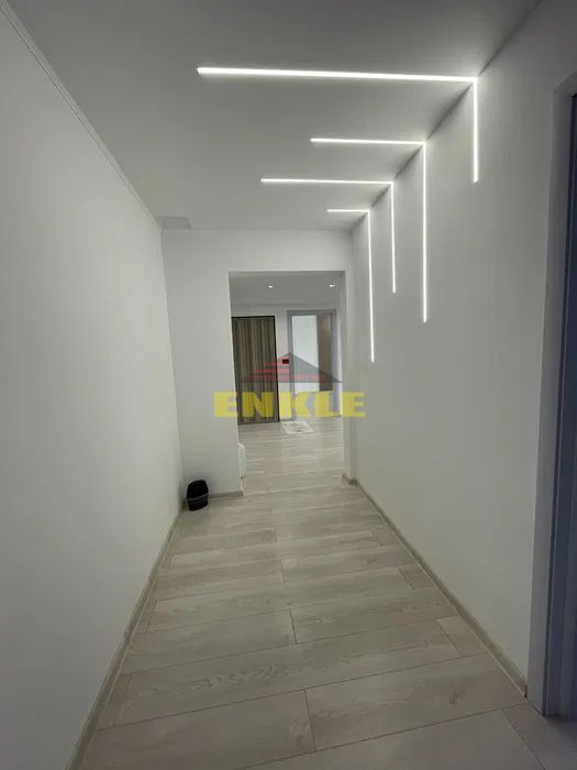 De vanzare apartament cu 3 camere, Piata mare - Poză 1