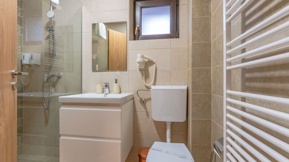 Pensiune Râșnov, 13 camere plus locuință proprietar, zonă Cetate - Poză 28