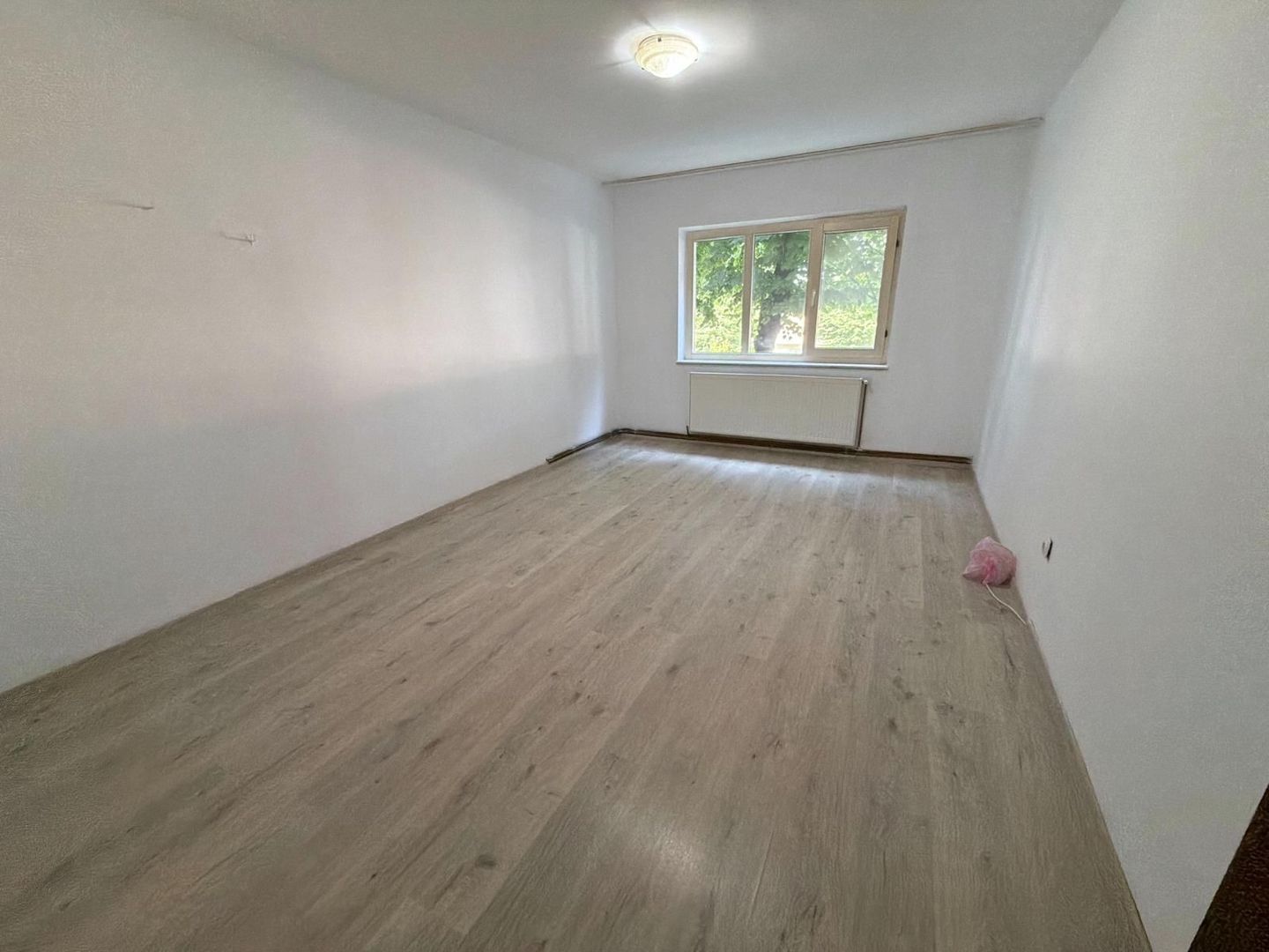 Apartament cu 3 camere decomandat 72 M² cu balcon și pivniță - Poză 1