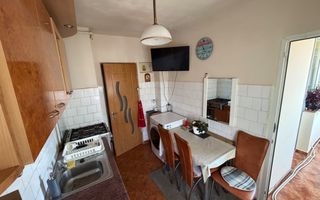 Apartament 2 camere, decomandat - zona Cetate - Poză 3