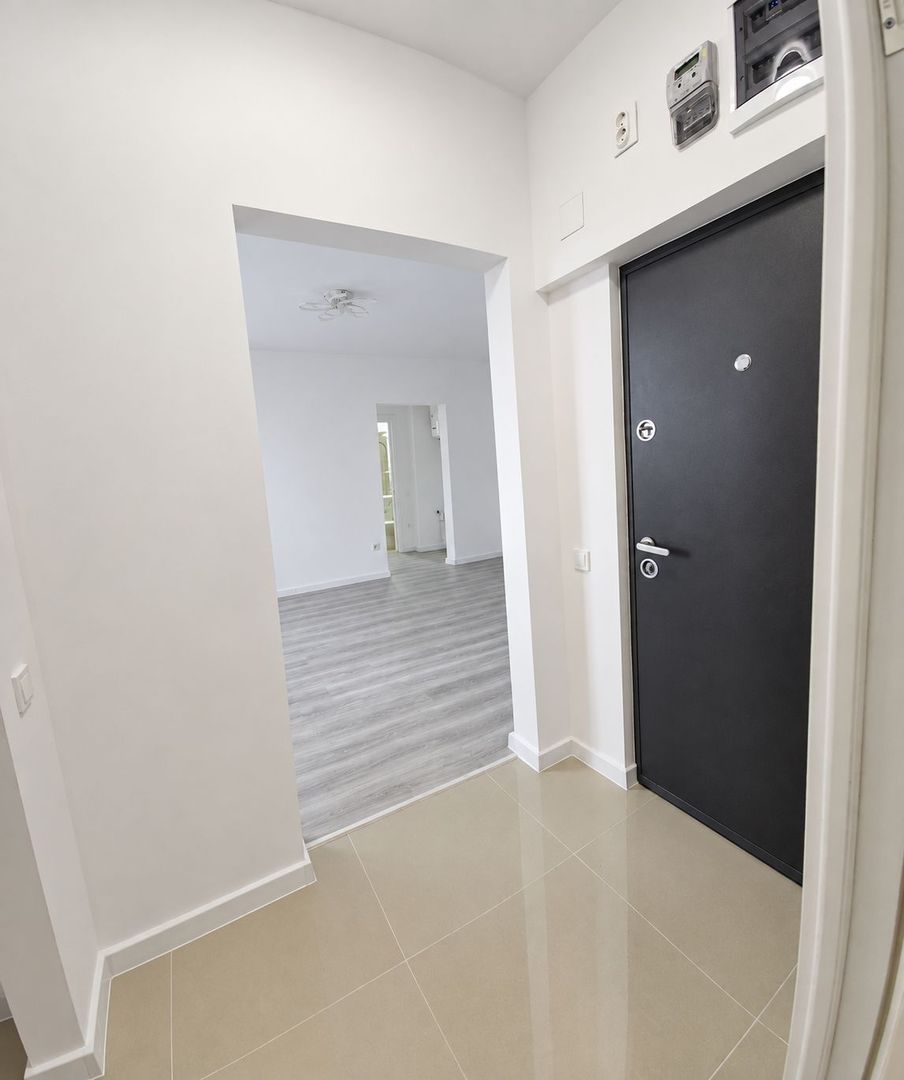 Apartament renovat complet, luminos, cu balcon închis și A/C,Pajura - Poză 3