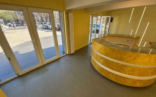 Spaţiu com. Clinica Stomatologică  în faţa staţiei STb S170 - Poză 1