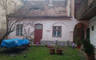 Casa | 40 MPU | Curte comuna | Zona Centrala - Poză 1