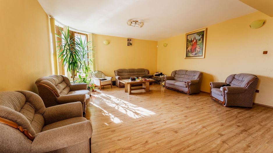 Vilă cu teren generos în Pârneava - Poză 7