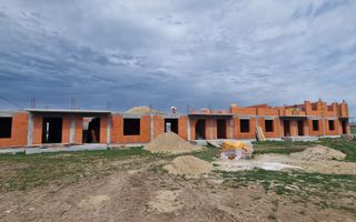 Case cu 4 camere însiruite | Dezmembrare posibila | Santandrei | Bihor - Poză 11